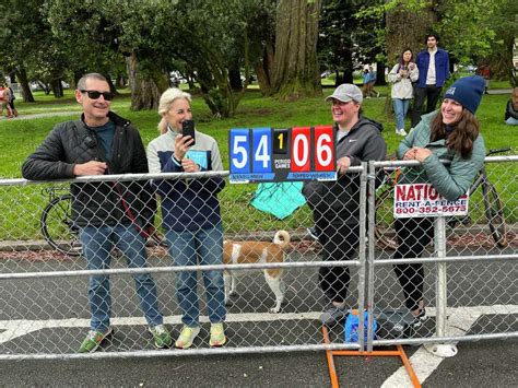 Nude runners descend on San Franciscos Bay to Breakers